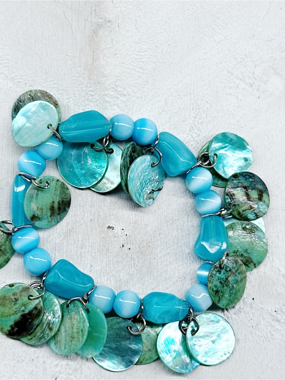 222gc. Aqua Blue Shell Stretch Bracelet